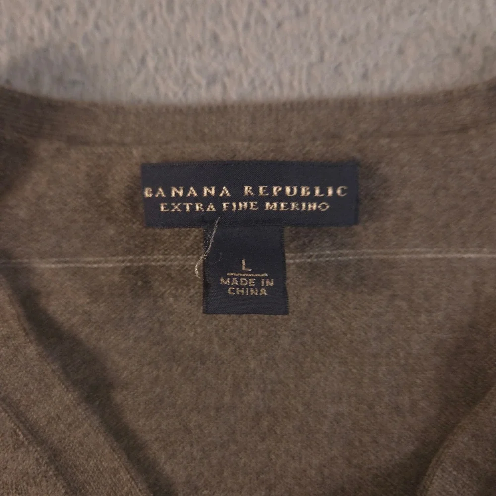 VINTAGE Banana Republic Sweater Mens Large Extra Fine Merino Striped V-Neck Y2K